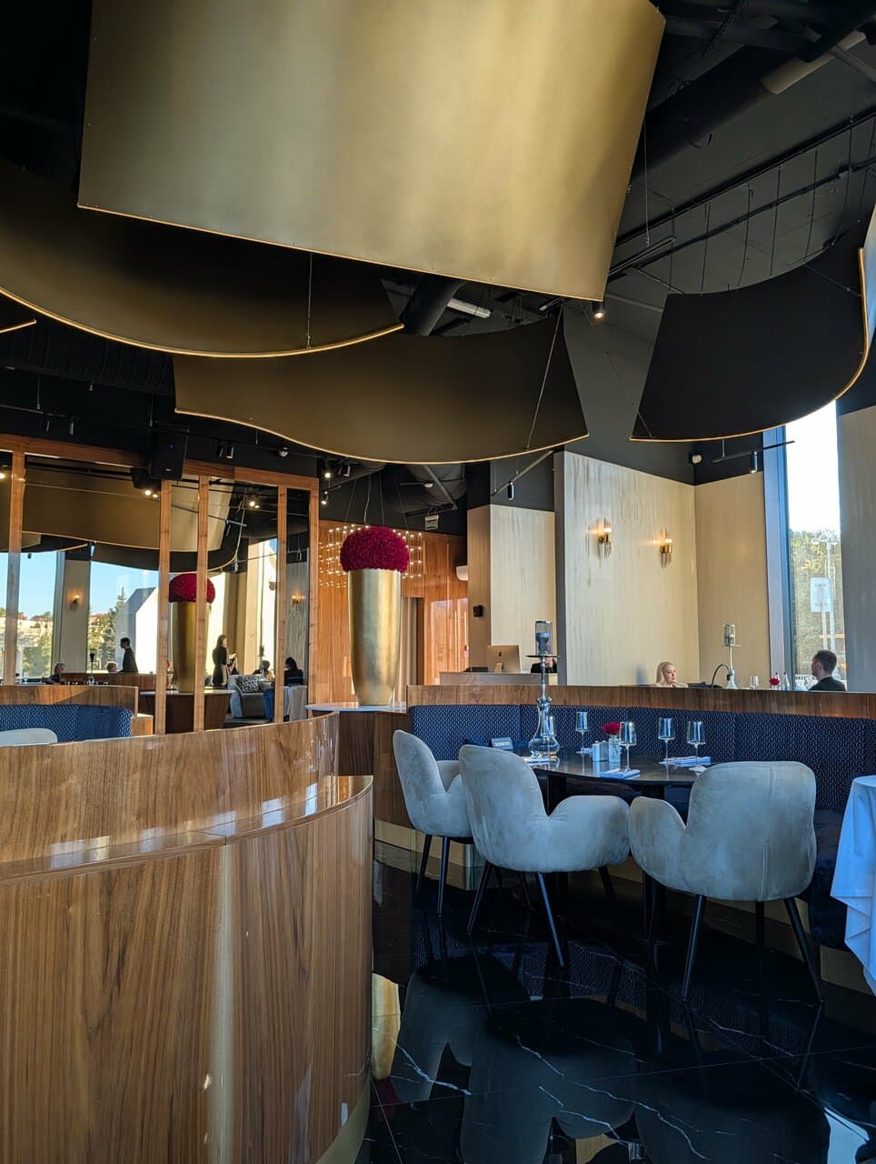 Mana restaurant & lounge