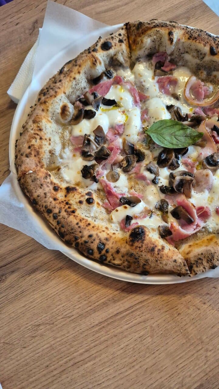 Pizzatruck Napoli Неаполитанская пицца