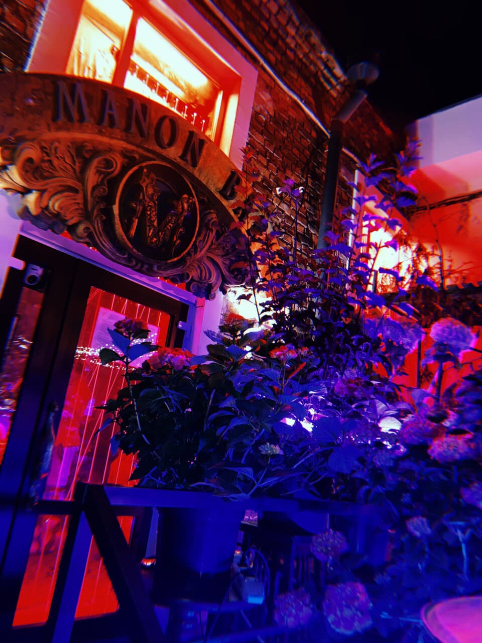 Manon Bar